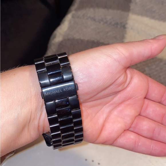 Men’s Michael Kors Black Chronograph Watch Sleek Design men’s - Picture 3 of 4